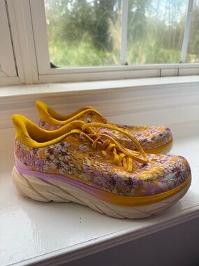 **HOKA x FP Movement Clifton 8 Sneakers – Women’s Size 8✨**